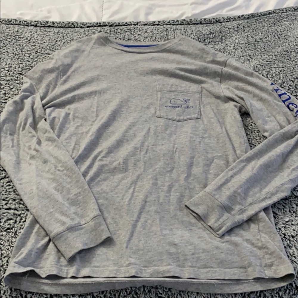 Super soft vineyard vines long sleeve!